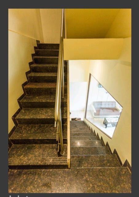 Hotel Emerald Near T2 International Airport มุมไบ ภายนอก รูปภาพ